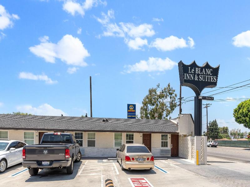 Le Blanc Inn & Suites image
