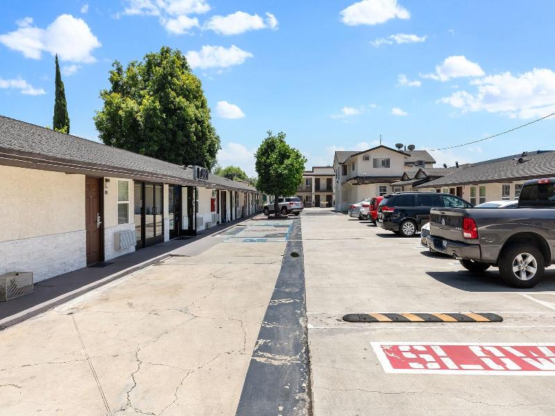 Le Blanc Inn & Suites image