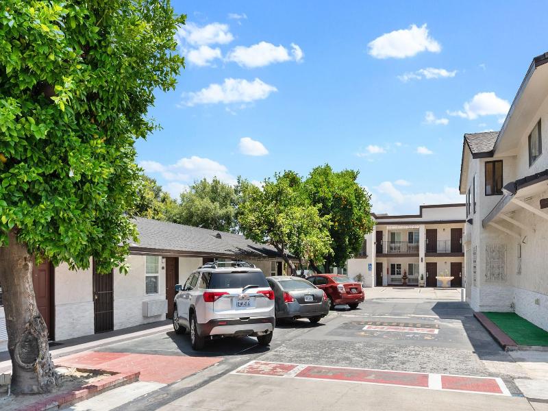 Le Blanc Inn & Suites image