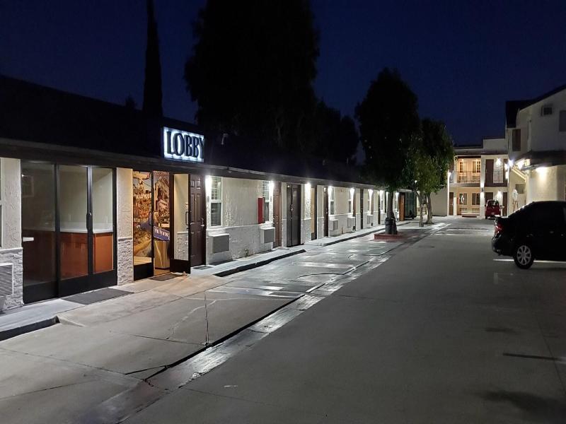 Le Blanc Inn & Suites image