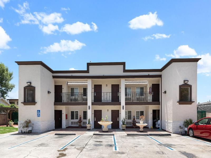 Le Blanc Inn & Suites image
