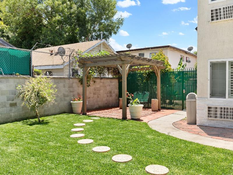Le Blanc Inn & Suites image