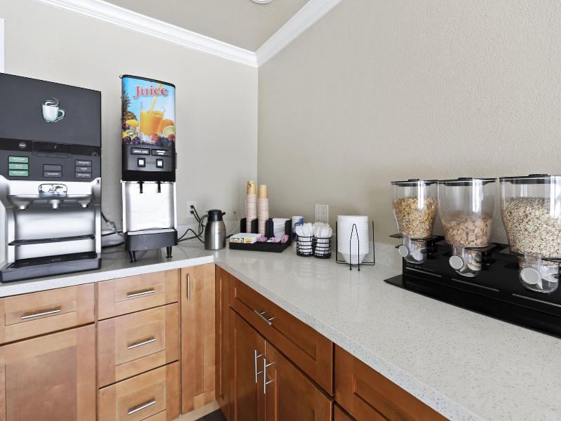 Le Blanc Inn & Suites image