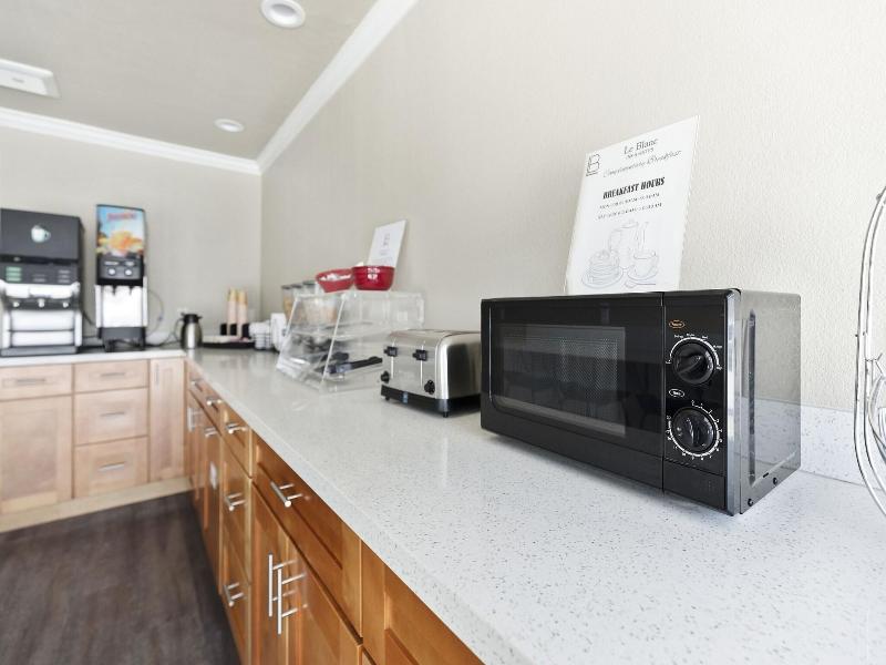 Le Blanc Inn & Suites image