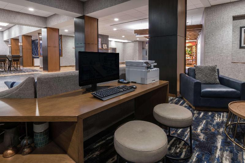 Hampton Inn & Suites Fort Wayne Downtown image
