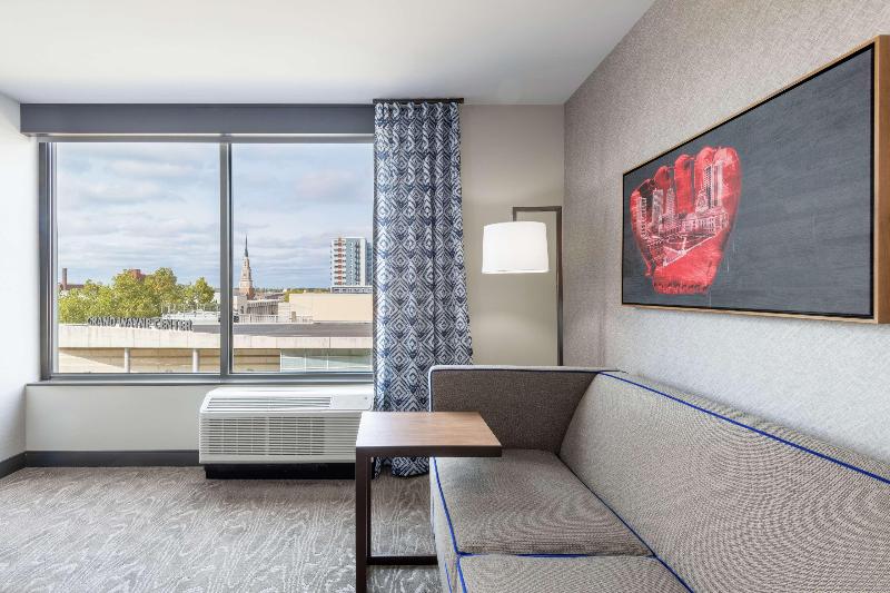 Hampton Inn & Suites Fort Wayne Downtown image
