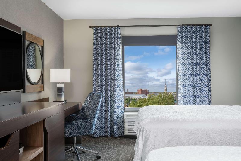 Hampton Inn & Suites Fort Wayne Downtown image