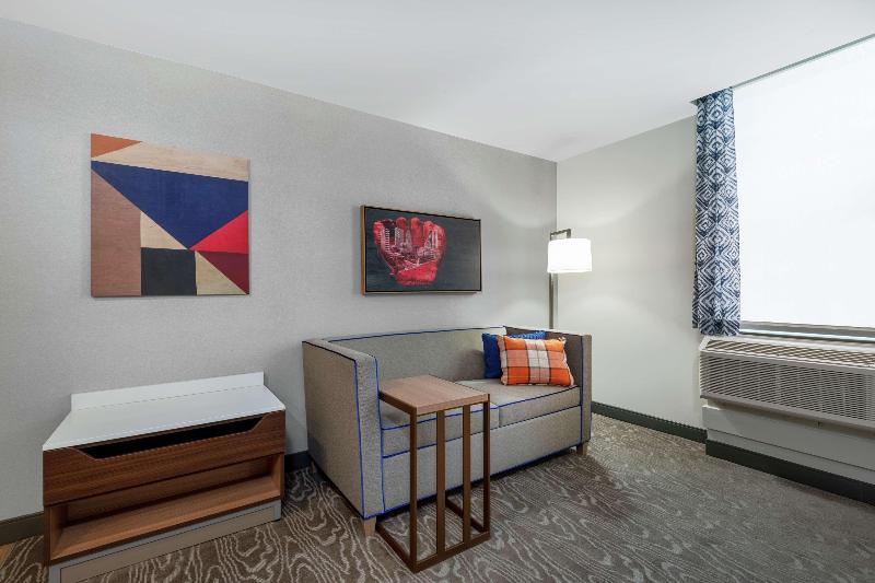 Hampton Inn & Suites Fort Wayne Downtown image