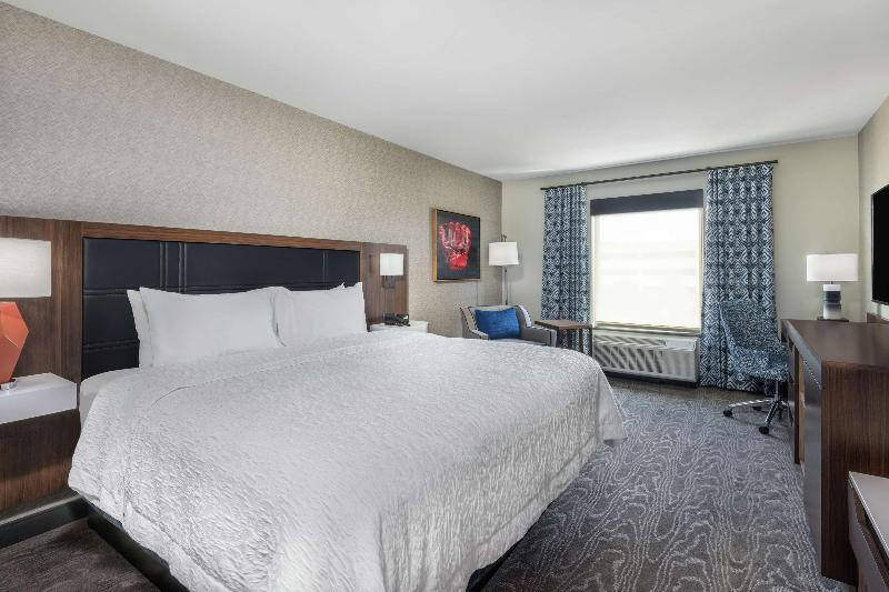 Hampton Inn & Suites Fort Wayne Downtown image