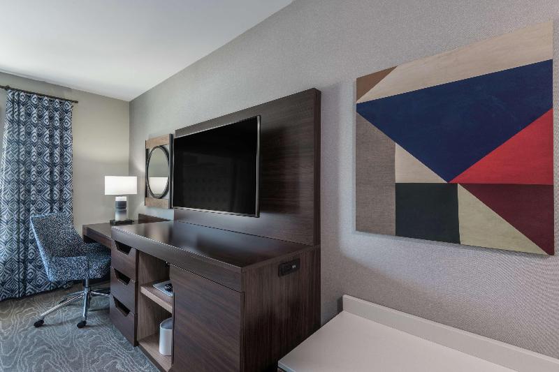 Hampton Inn & Suites Fort Wayne Downtown image