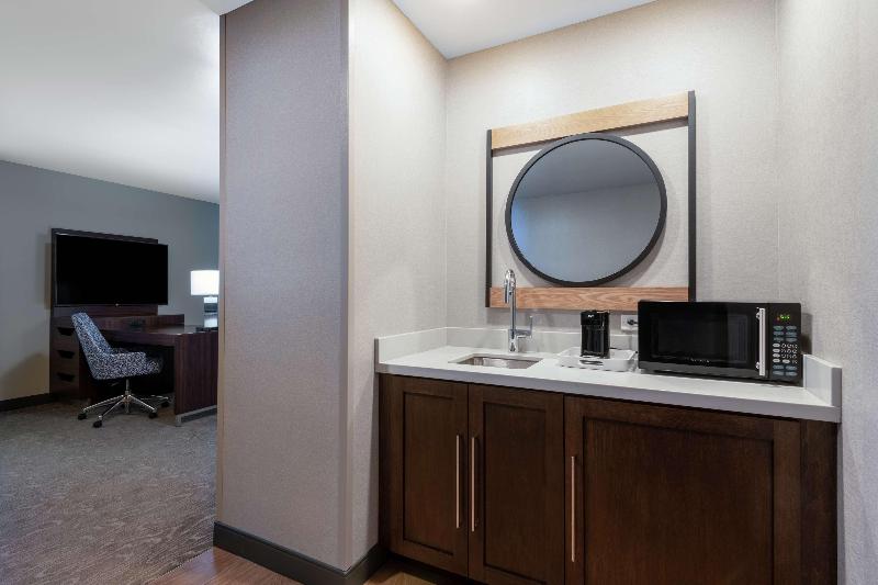 Hampton Inn & Suites Fort Wayne Downtown image