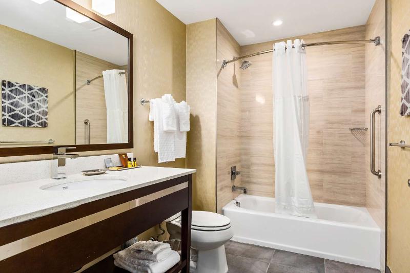 Best Western Plus Philadelphia-Pennsauken Hotel image