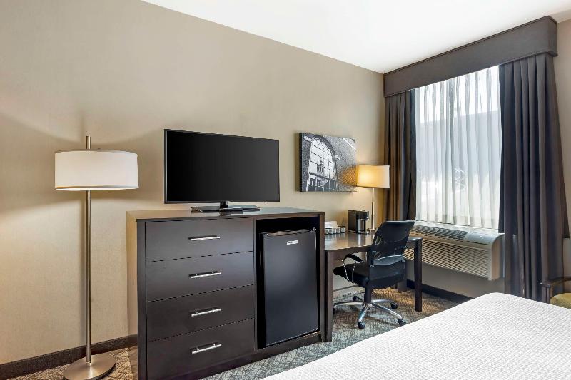 Best Western Plus Philadelphia-Pennsauken Hotel image