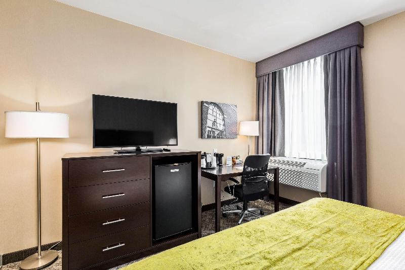Best Western Plus Philadelphia-Pennsauken Hotel image