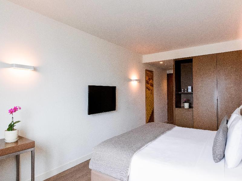 Dazzler By Wyndham Lima San Isidro image