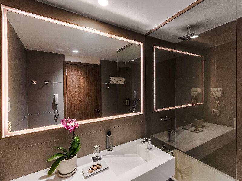 Dazzler By Wyndham Lima San Isidro image