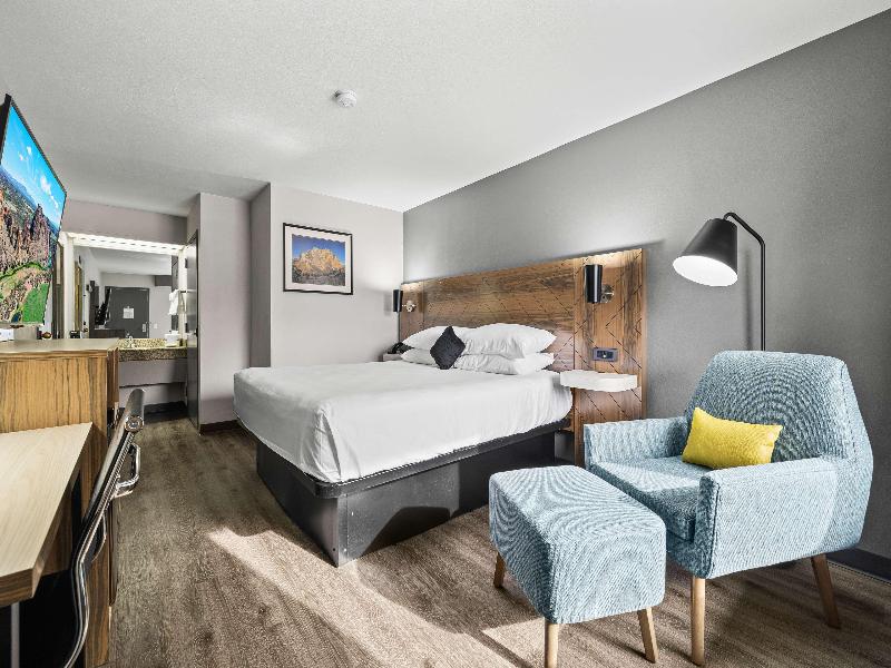 Red Lion Inn & Suites Deschutes River Bend image