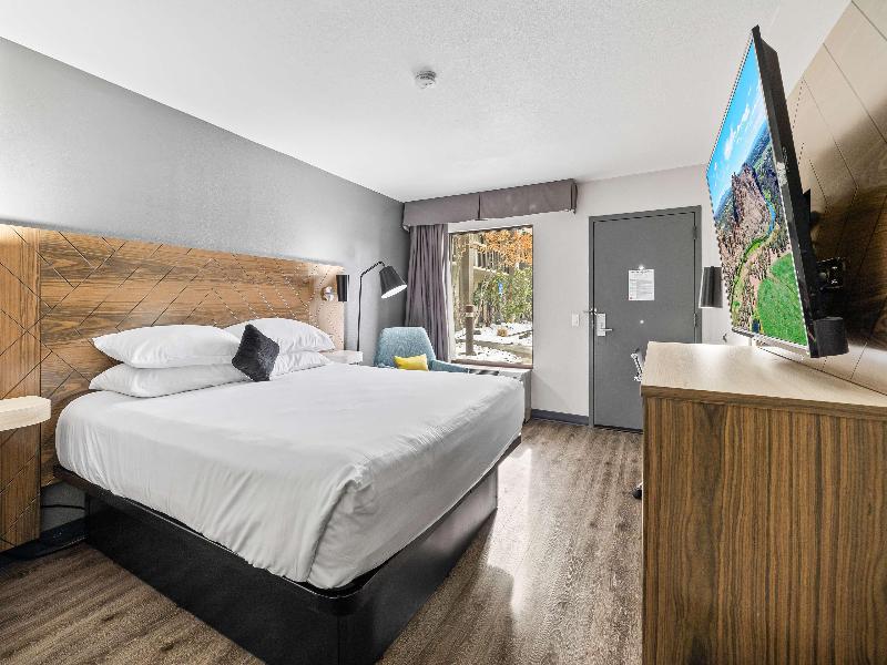 Red Lion Inn & Suites Deschutes River Bend image