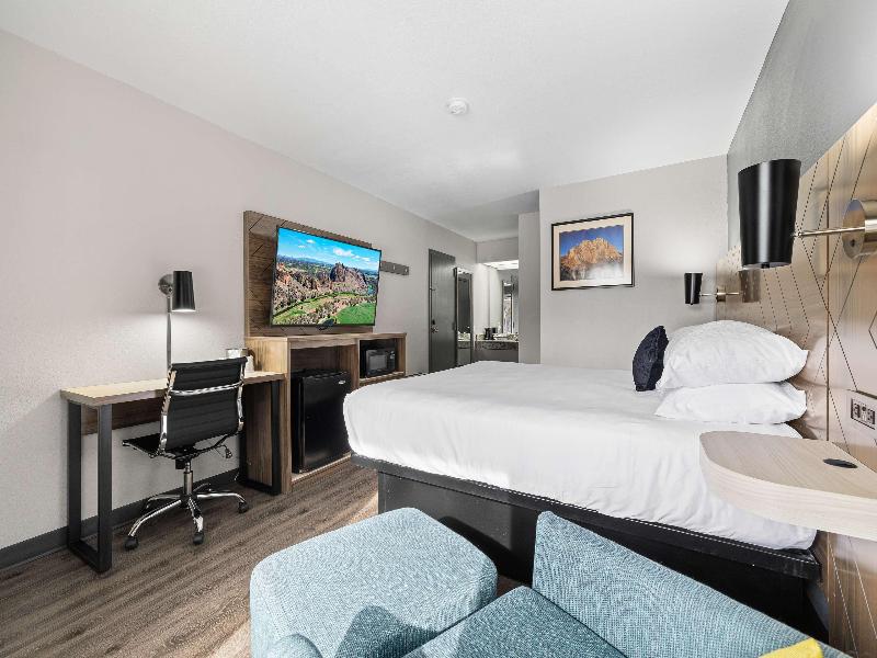 Red Lion Inn & Suites Deschutes River Bend image
