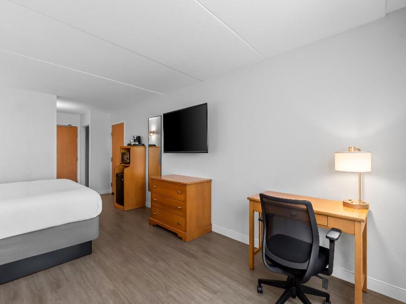 Red Lion Inn & Suites Goodyear Phoenix image