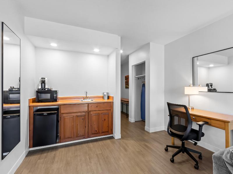 Red Lion Inn & Suites Goodyear Phoenix image