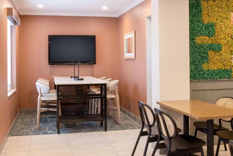 Red Lion Inn & Suites Kennewick image