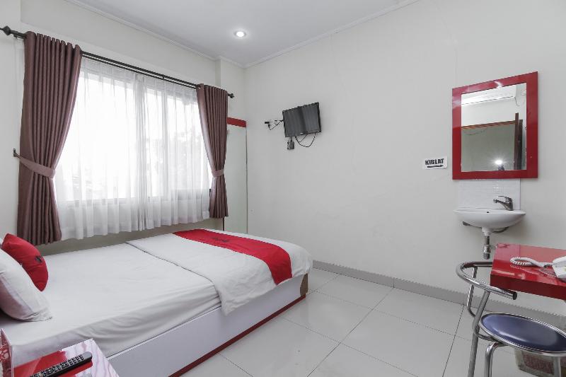 Formerly RedDoorz @ Buah Batu 2 image