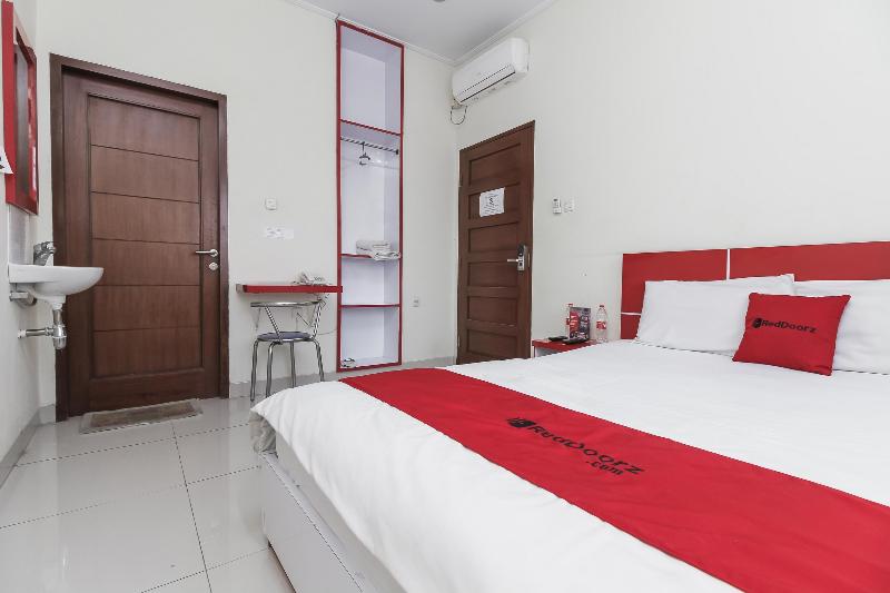 Formerly RedDoorz @ Buah Batu 2 image