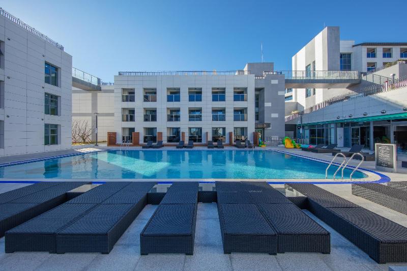 Ramada Hotel & Resort GyeongJu image