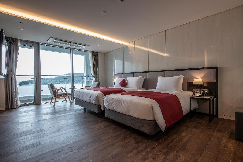 Ramada Suites by Wyndham Geoje — photo 3