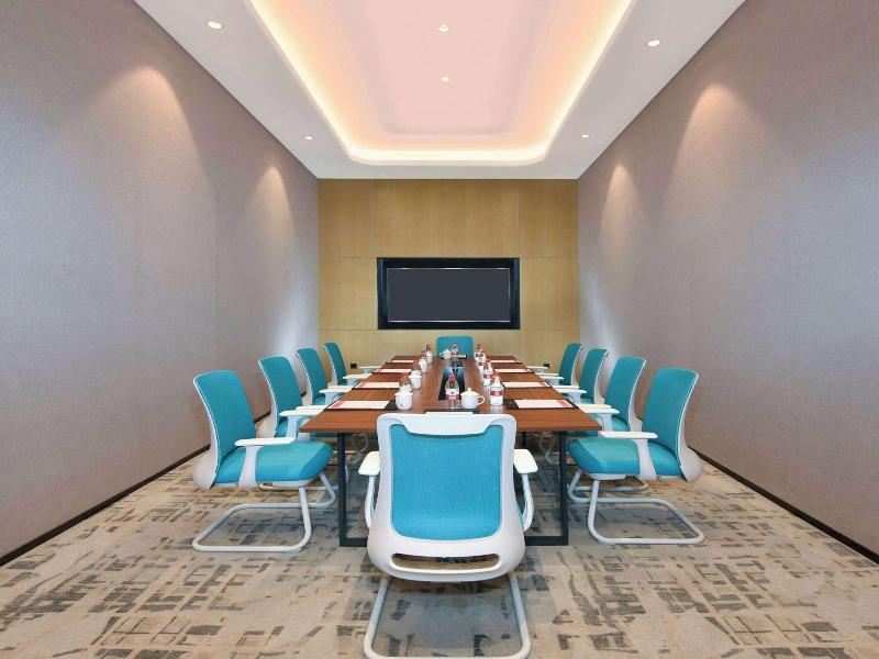 Ramada Plaza Dongxing City Center