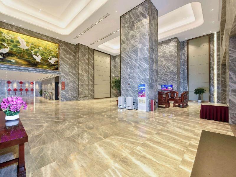 Ramada Plaza Dongxing City Center