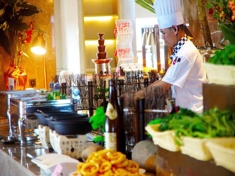 Ramada Plaza Dongxing City Center