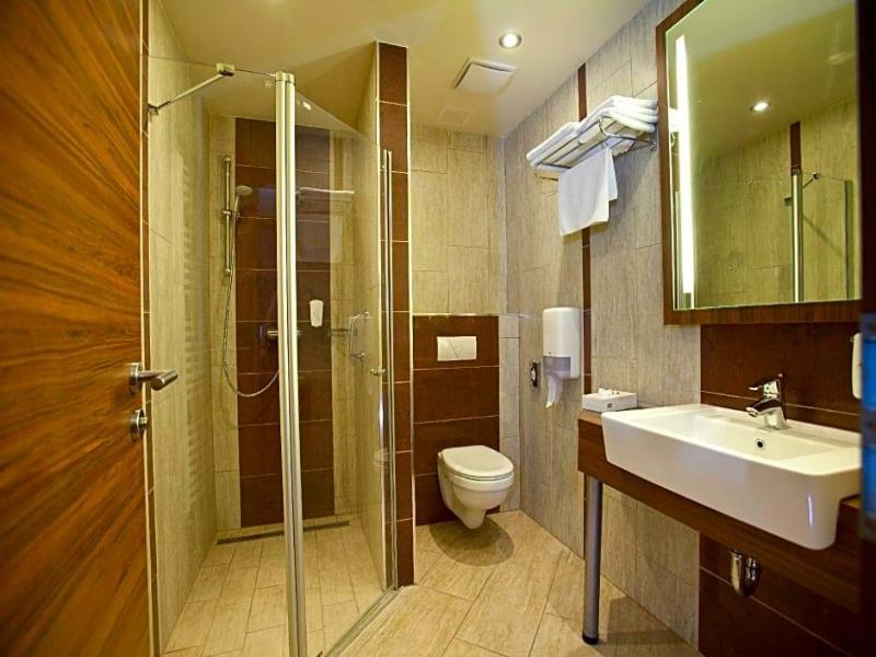 Makar Sport Wellness Pecs image