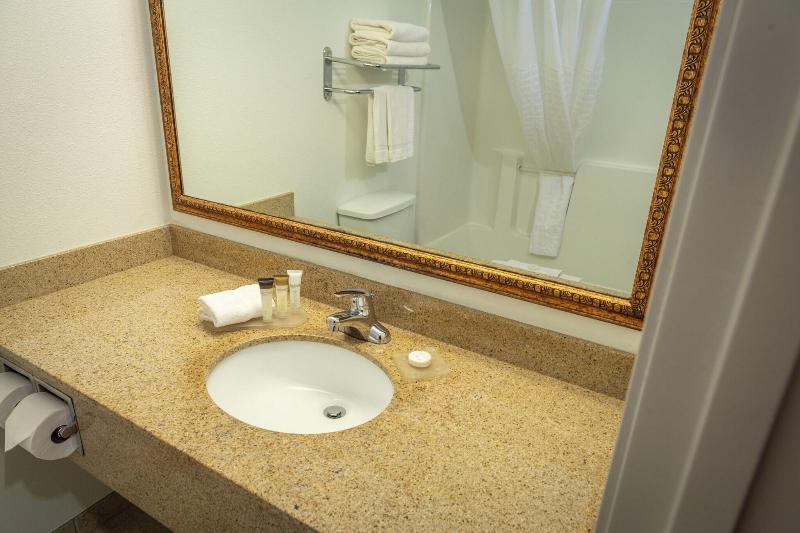 Country Inn Suites By Radisson Northwood Ia image