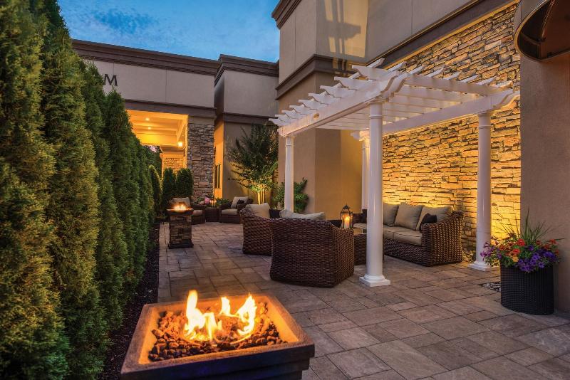Radisson Hotel Freehold image