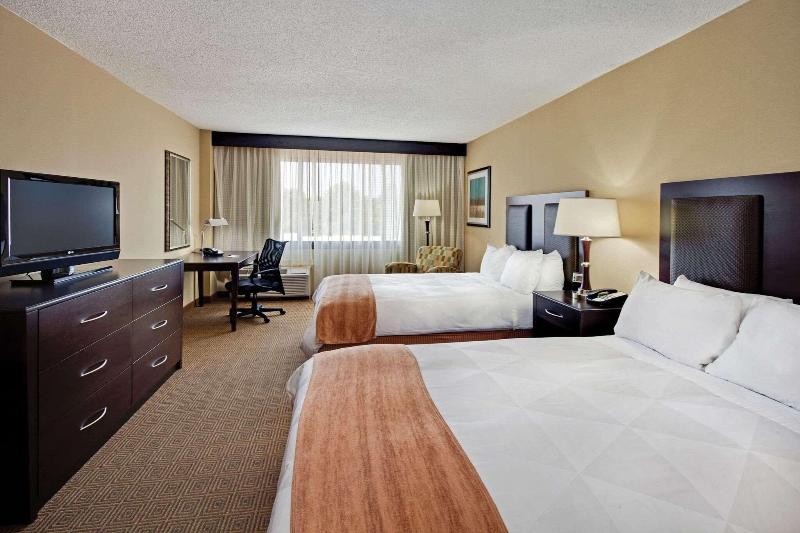 Radisson Hotel Freehold image