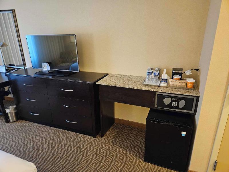 Radisson Hotel Freehold image