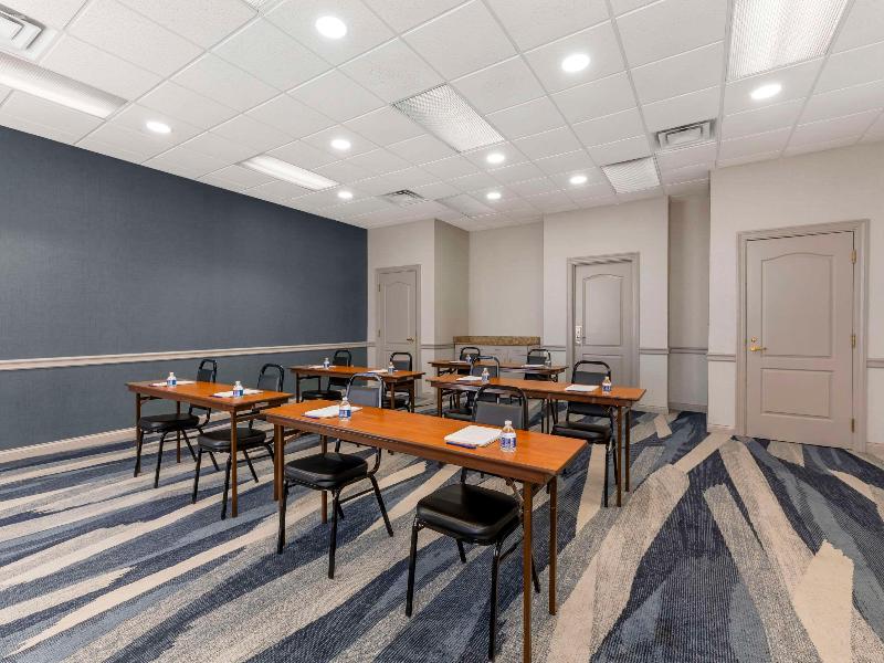 Comfort Inn & Suites Cuyahoga Falls - Akron image
