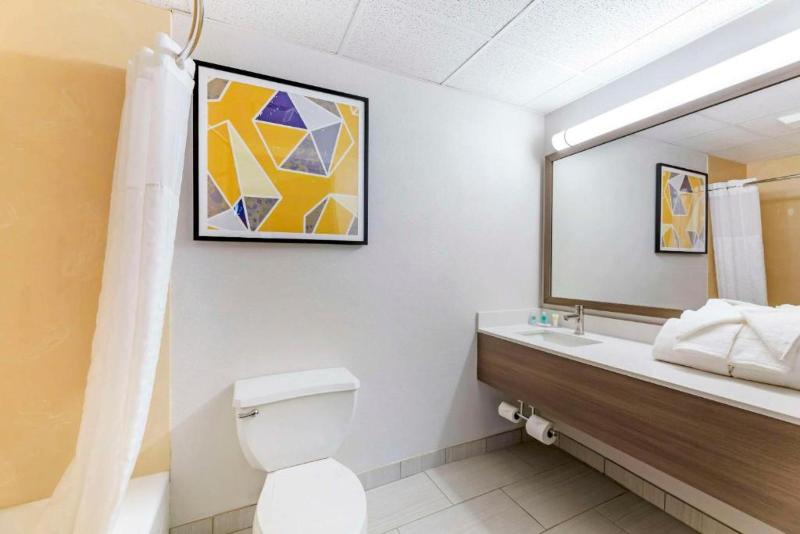 Comfort Inn & Suites Cuyahoga Falls - Akron image