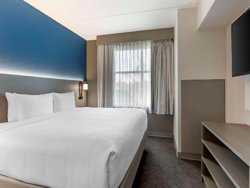 Comfort Inn & Suites Cuyahoga Falls - Akron image