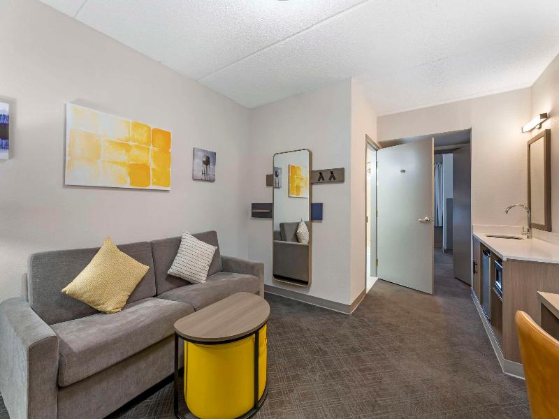 Comfort Inn & Suites Cuyahoga Falls - Akron image