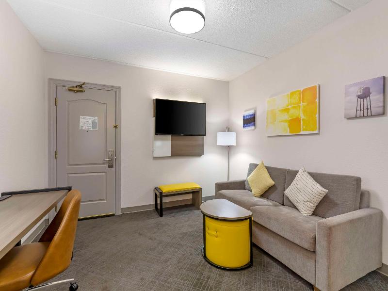 Comfort Inn & Suites Cuyahoga Falls - Akron image