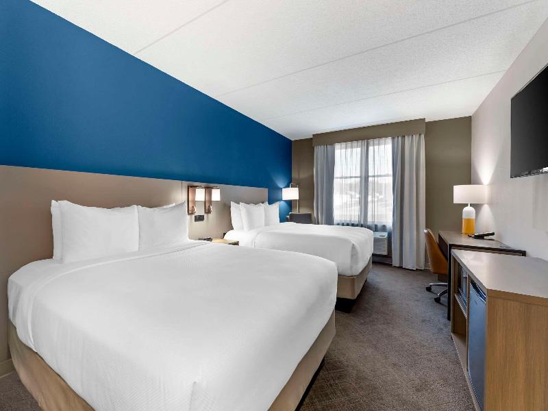 Comfort Inn & Suites Cuyahoga Falls - Akron image
