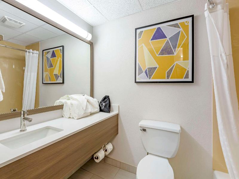 Comfort Inn & Suites Cuyahoga Falls - Akron image
