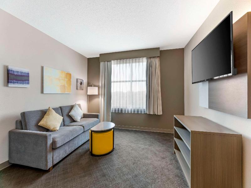 Comfort Inn & Suites Cuyahoga Falls - Akron image