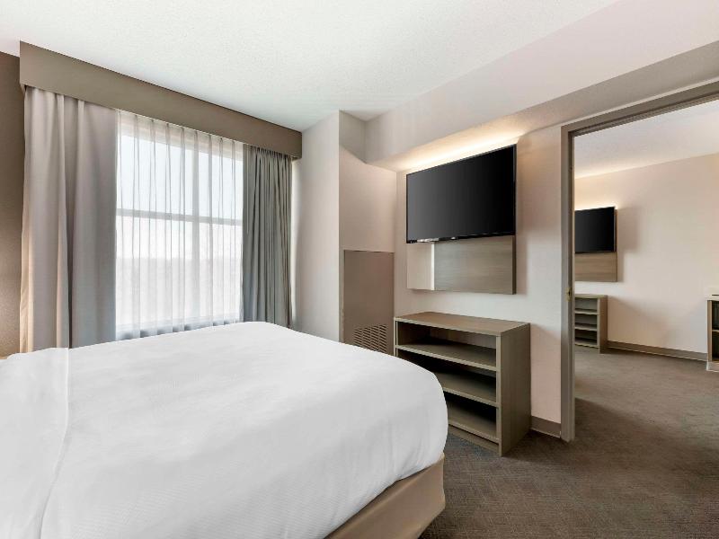 Comfort Inn & Suites Cuyahoga Falls - Akron image