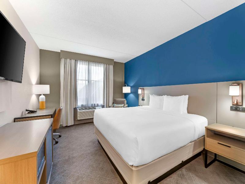 Comfort Inn & Suites Cuyahoga Falls - Akron image