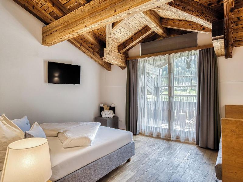 Puradies Hotel & Chalets image