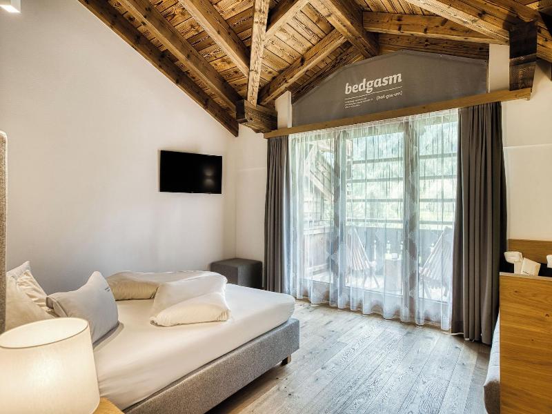 Puradies Hotel & Chalets image